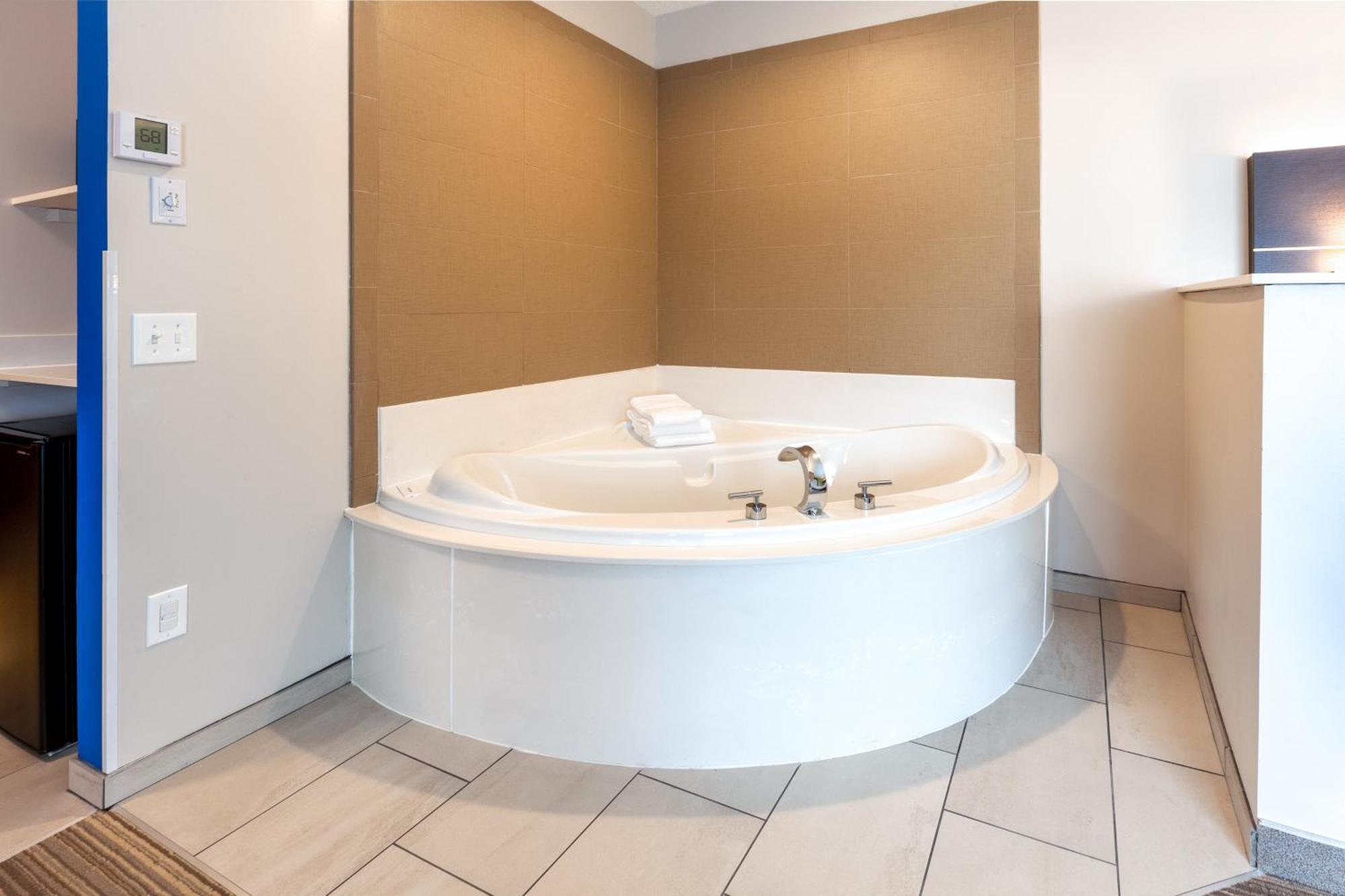 Express & By Ihg