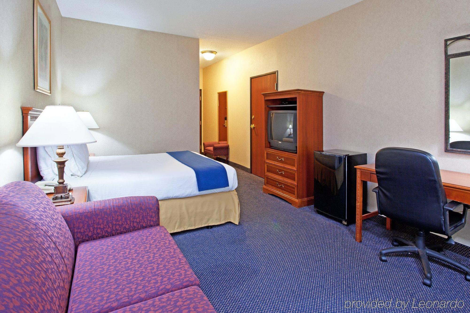 Express & By Ihg 2* Woodhaven