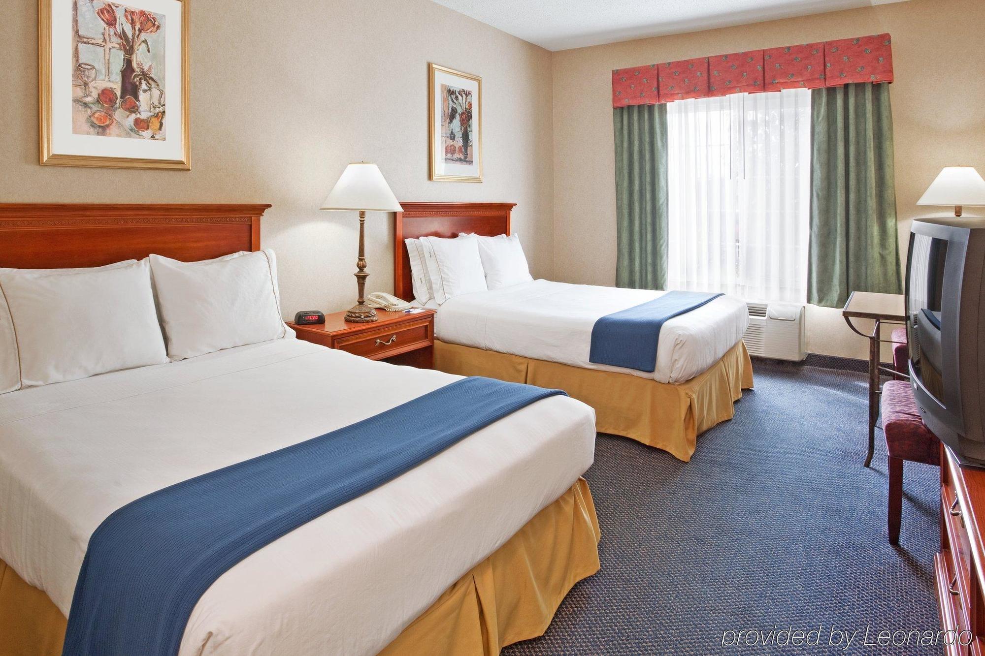 Express & By Ihg Hotel 2*