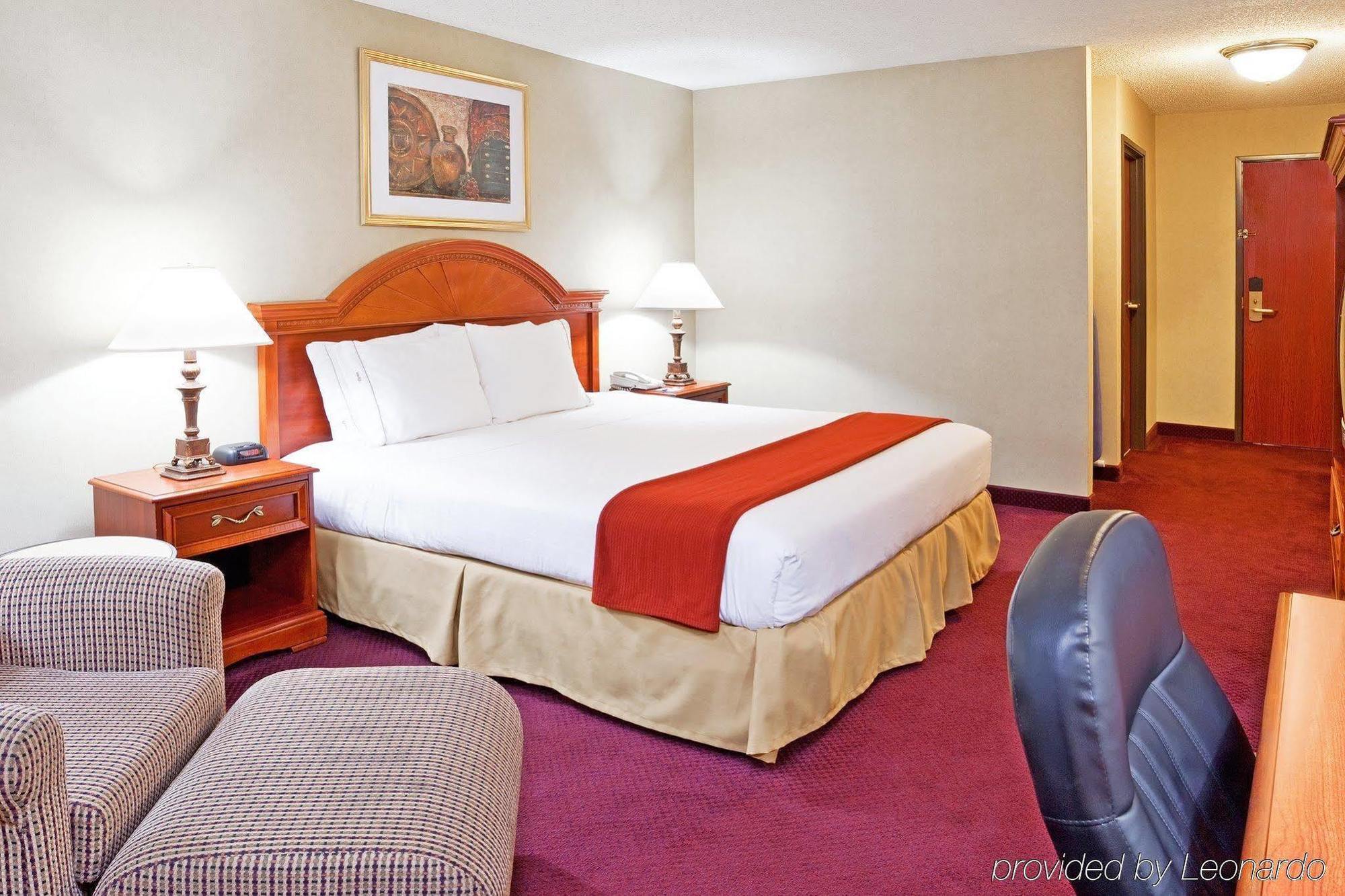 Express & By Ihg Hotel 2*